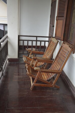 Balcony - Mao Phashok Guesthouse (Luang Prabang)