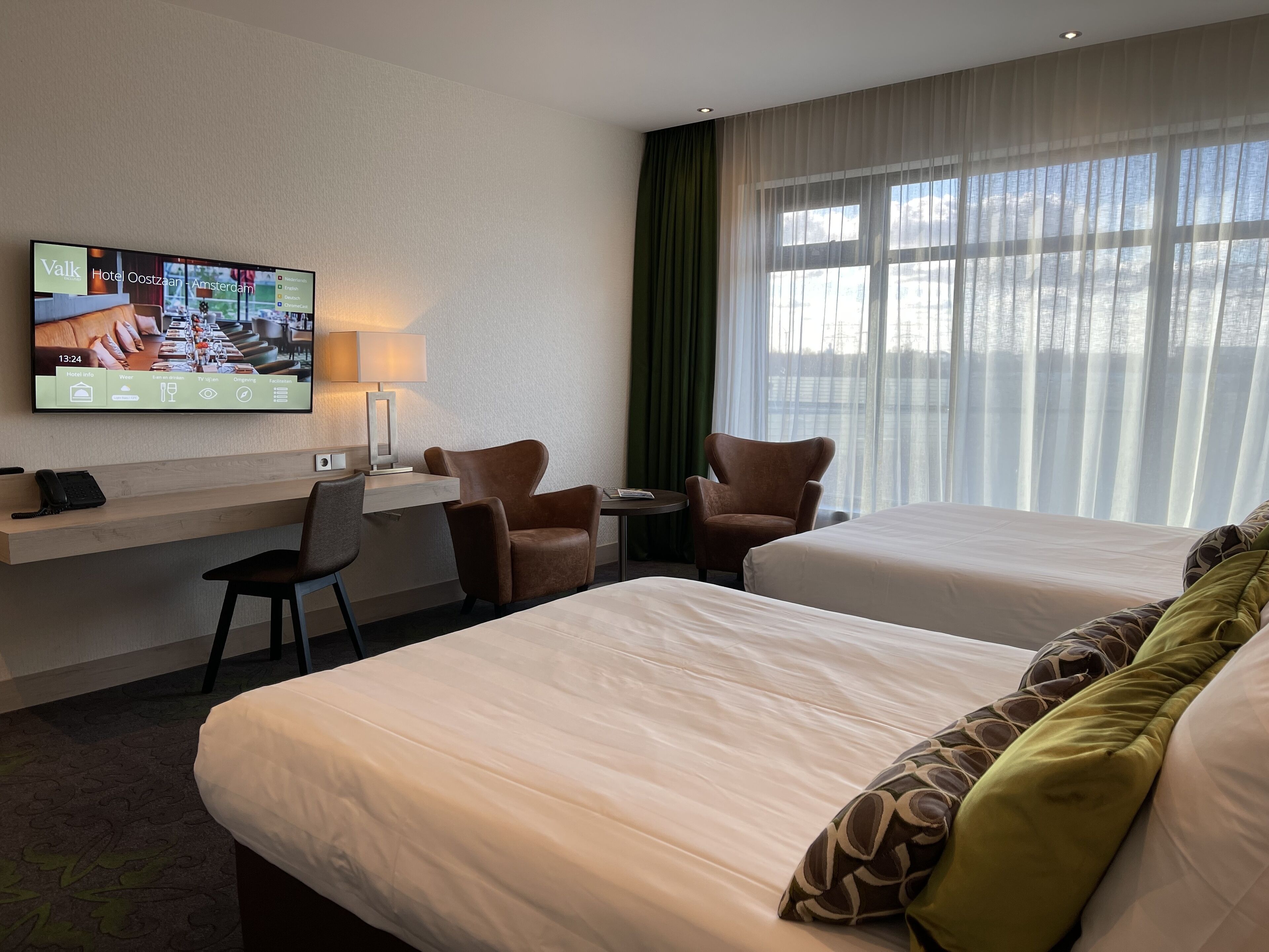 superior queen room | 1 bedroom, minibar, in-room safe, desk