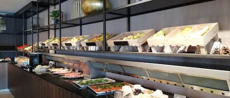 Petit déjeuner buffet (19.50 EUR par personne)