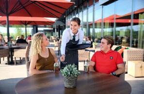 Terrace/patio - Van Der Valk Hotel Oostzaan - Amsterdam (Oostzaan)