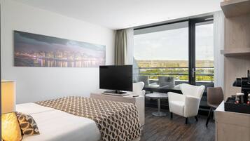 Comfort Double Room, Balcony | Minibar, in-room safe, desk, blackout drapes