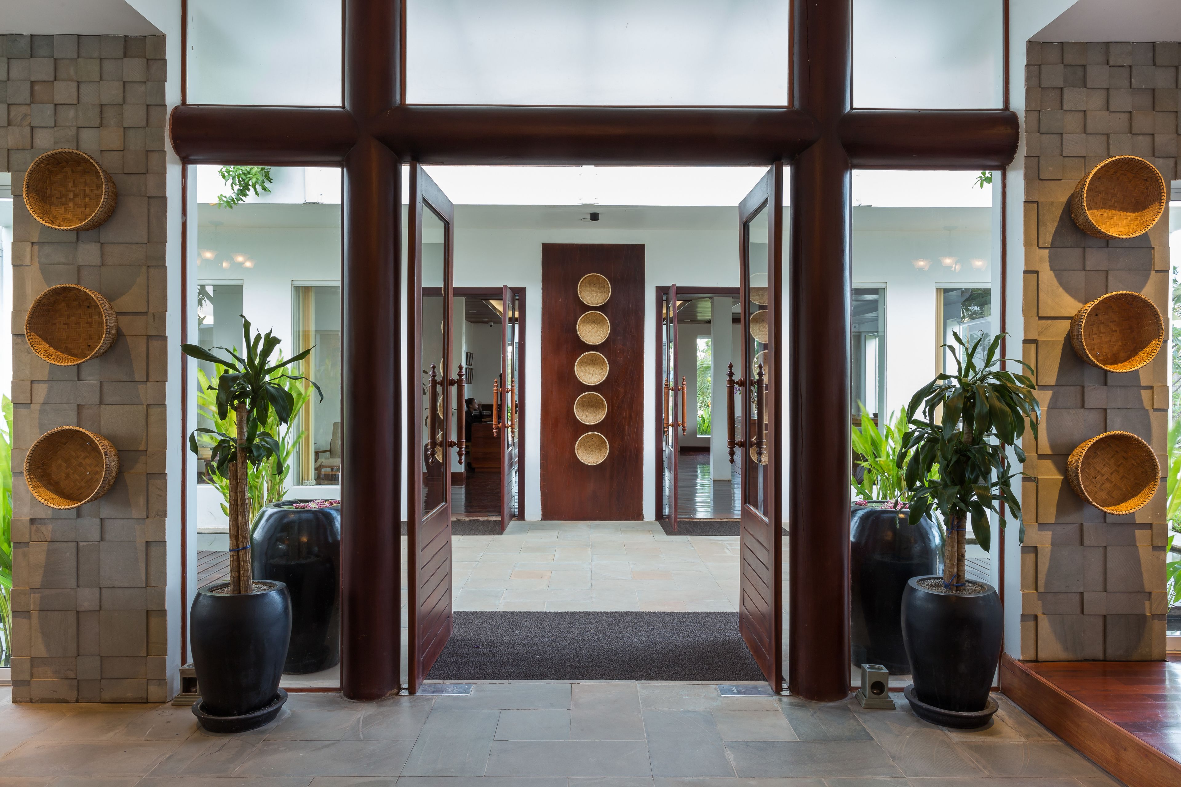 breakfast, lunch, dinner served; international cuisine, pool views