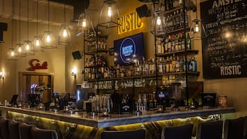 Serves lunch, dinner and happy hour