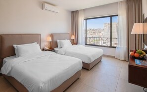 Deluxe Twin Room | Minibar, in-room safe, desk, soundproofing - Canary Hotel (Amman)