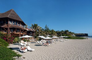 En la playa, bar en la playa
