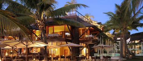 Lunch and dinner served, beach views