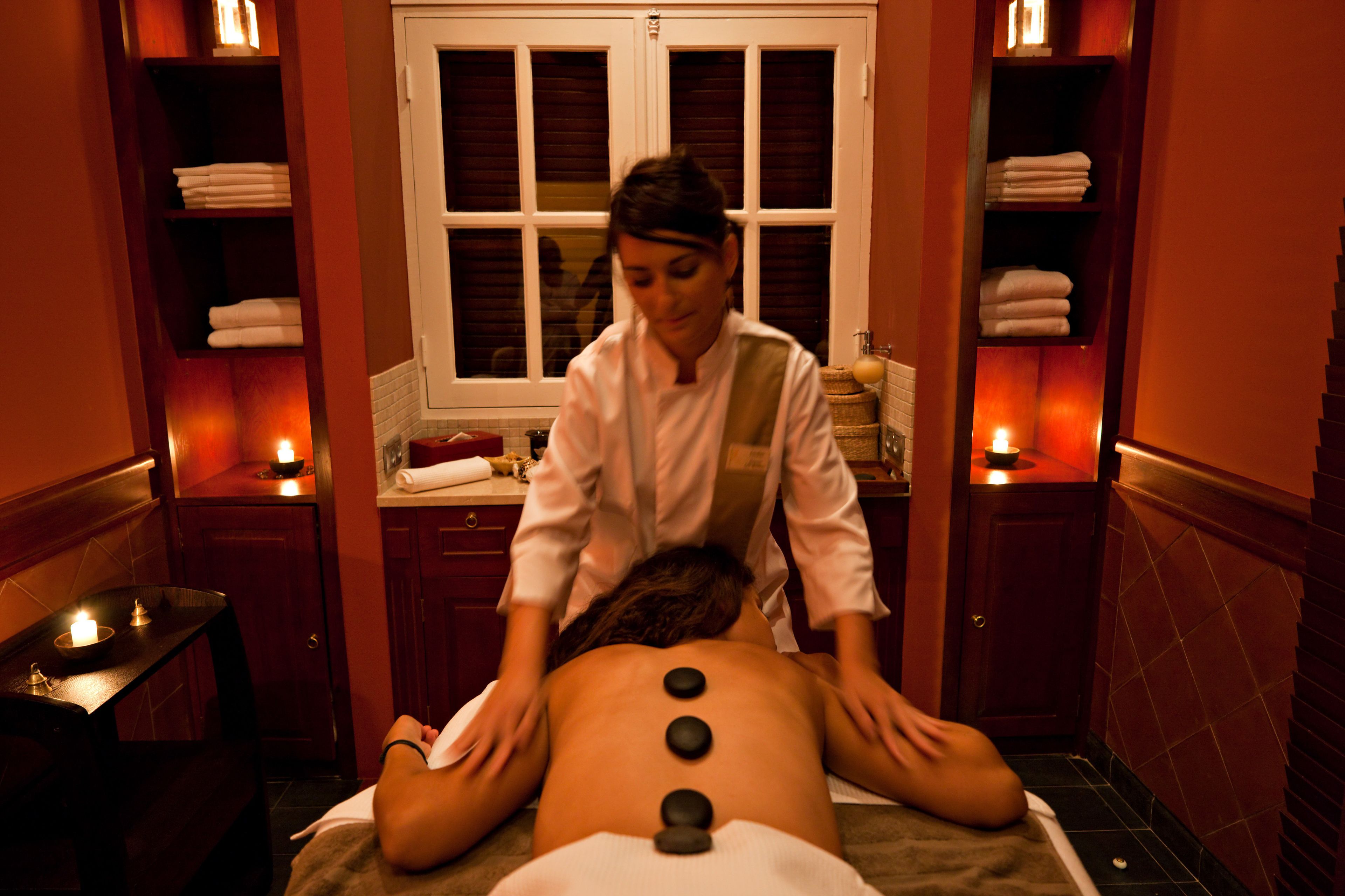 hot tub, steam room, turkish bath/hammam, body treatments