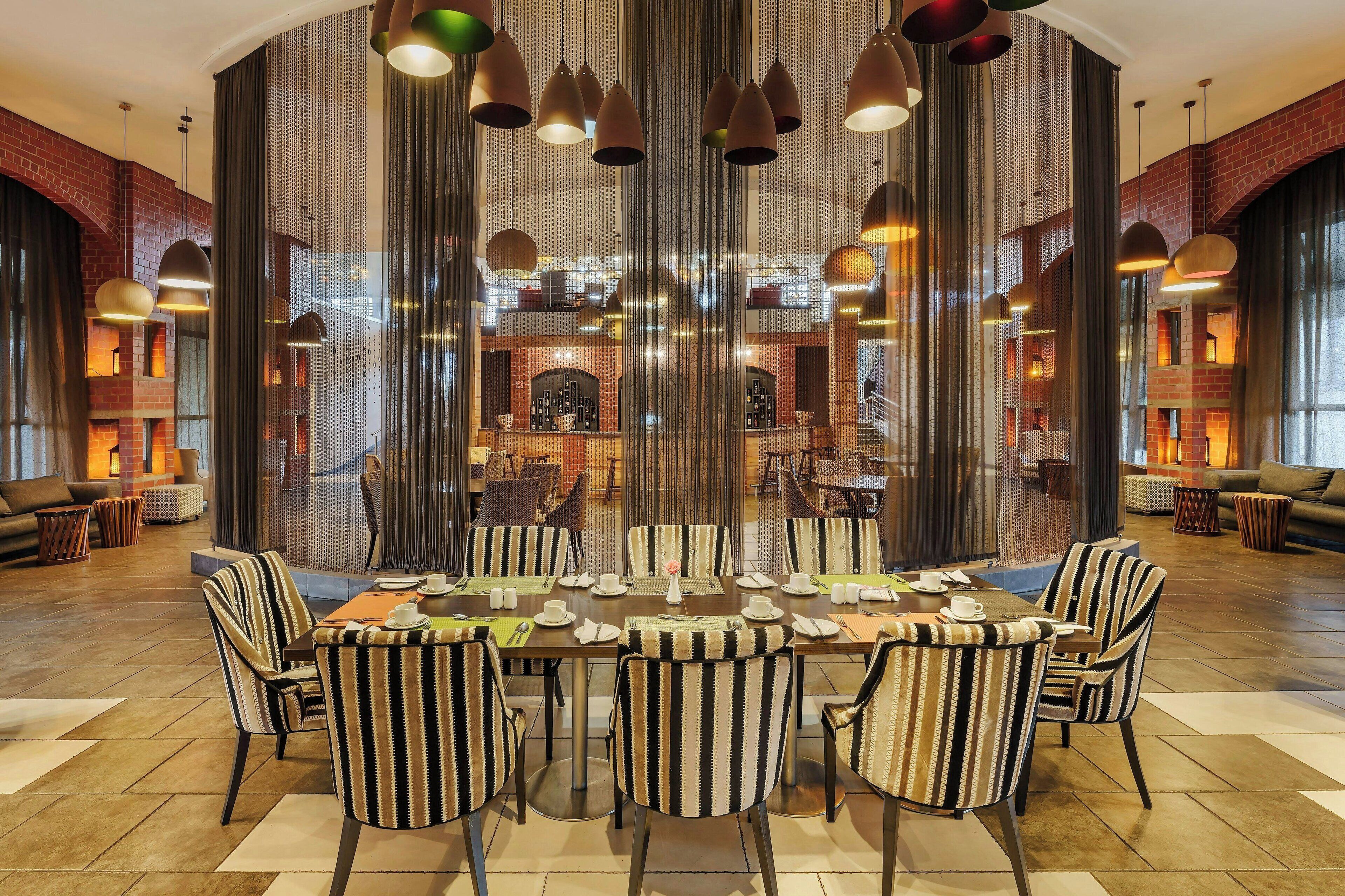 lunch and dinner served, international cuisine