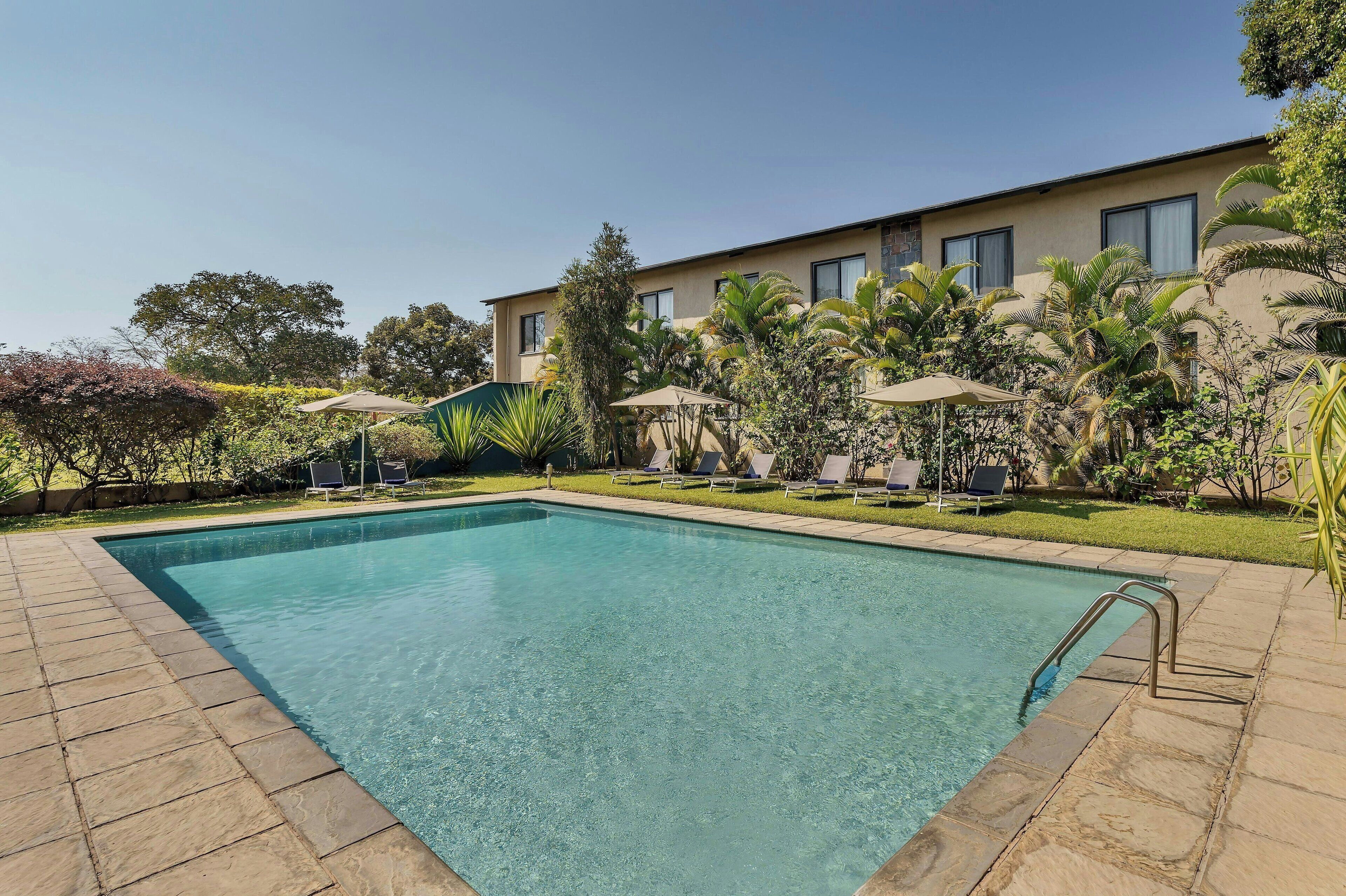 Kolam renang outdoor