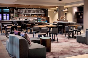 Breakfast and dinner served - Courtyard by Marriott Schenectady at Mohawk Harbor (Schenectady)