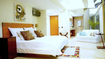 Minibar, rollaway beds (surcharge), WiFi (free), bed sheets