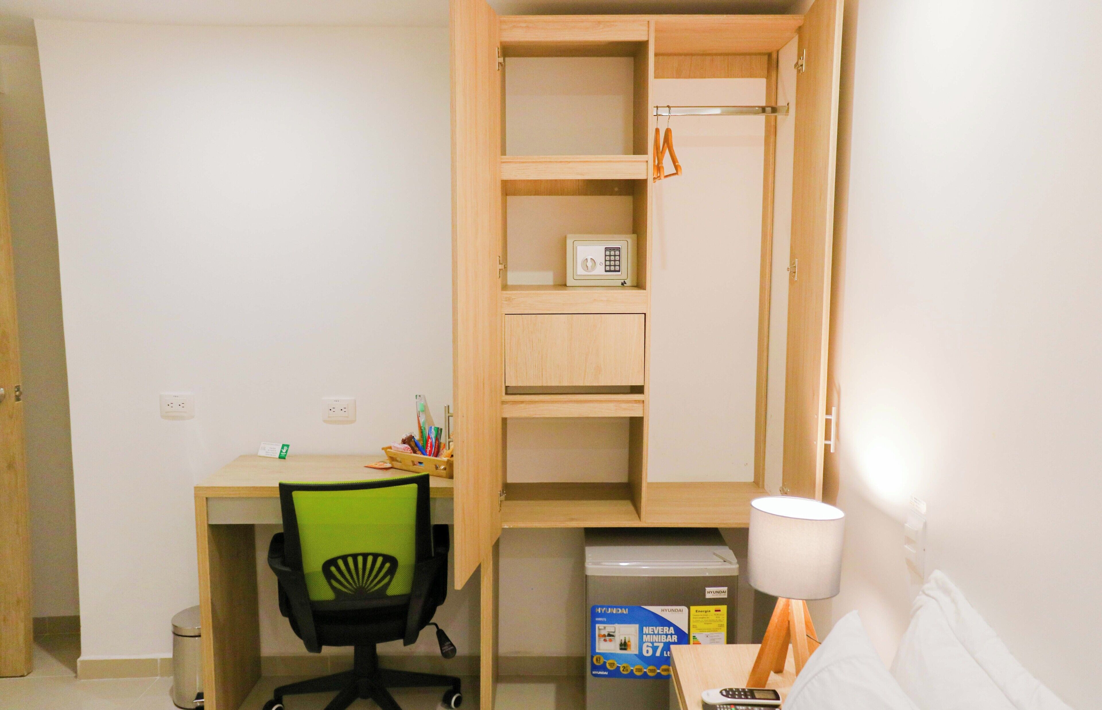 1 bedroom, in-room safe, desk, laptop workspace