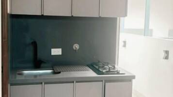 Comfort Studio | 1 bedroom, in-room safe, desk, laptop workspace