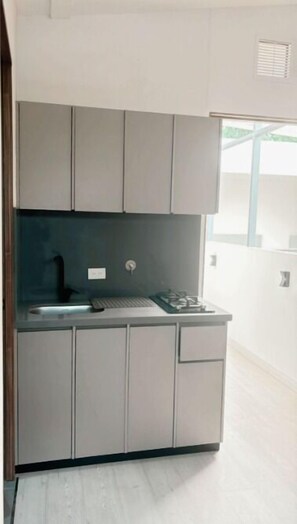 Comfort Studio | 1 bedroom, in-room safe, desk, laptop workspace