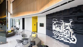 Coin salon dans le hall