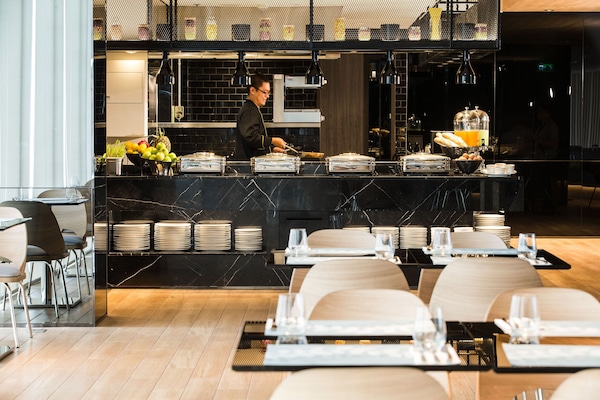 Daily buffet breakfast (THB 330 per person)