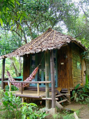 Desk, free WiFi, bed sheets - Re - Wild House (Pai)