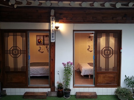 Minibar, iron/ironing board, free WiFi, bed sheets