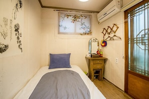 Minibar, iron/ironing board, free WiFi, bed sheets