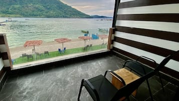 Seafront Family Room | 1 室のベッドルーム、セーフティボックス (室内)、デスク、アイロン / アイロン台