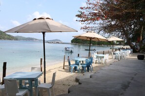 아침 식사, 점심 식사, 저녁 식사 제공, 세계 요리