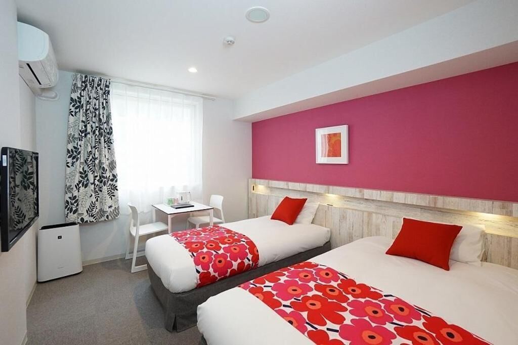 Down duvets, in-room safe, blackout curtains, free WiFi