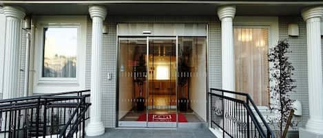 施設の正面