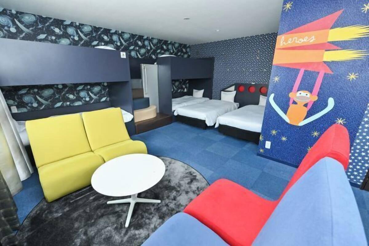 Down comforters, in-room safe, blackout drapes, free WiFi