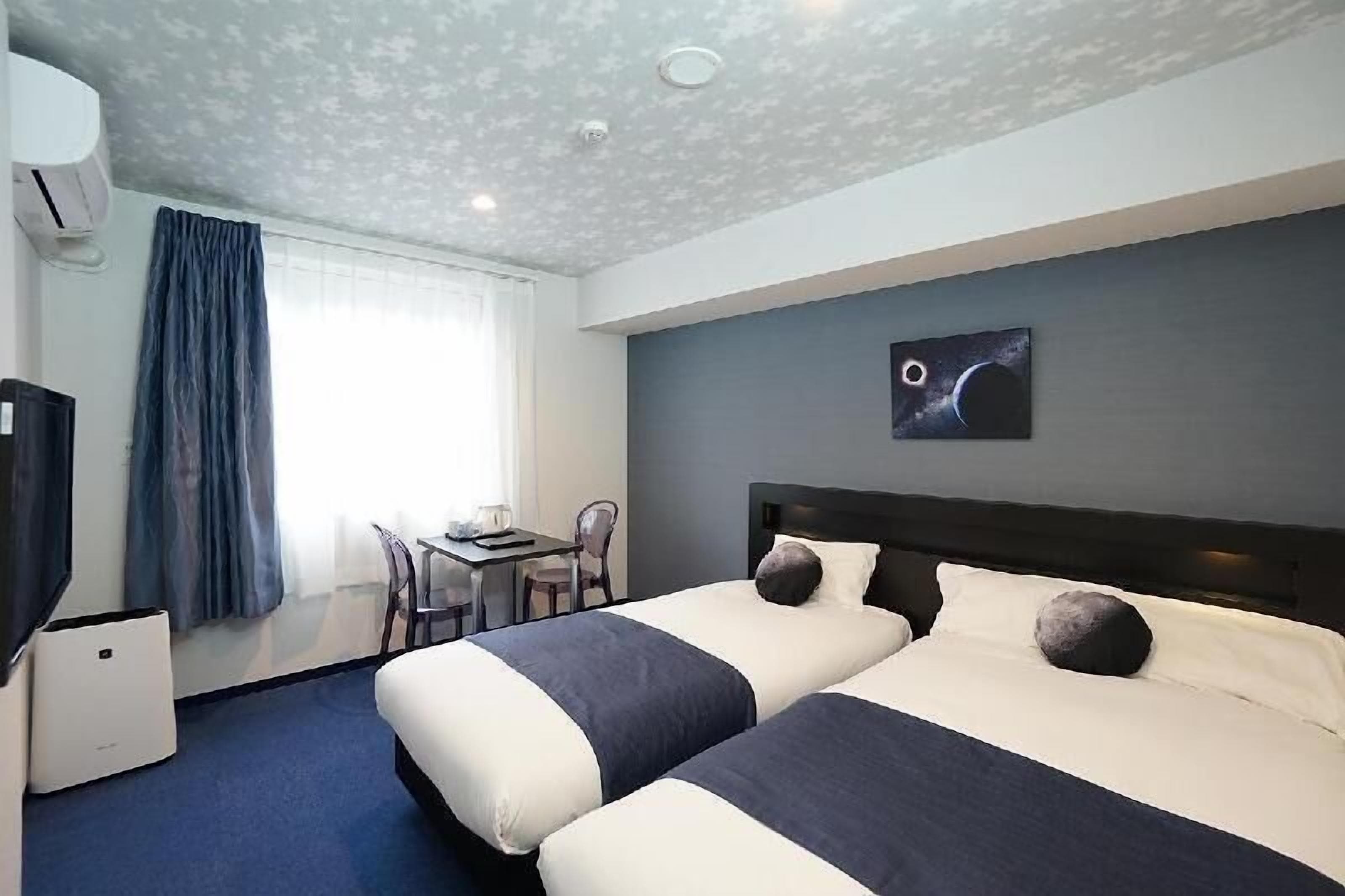 Down duvets, in-room safe, blackout curtains, free WiFi