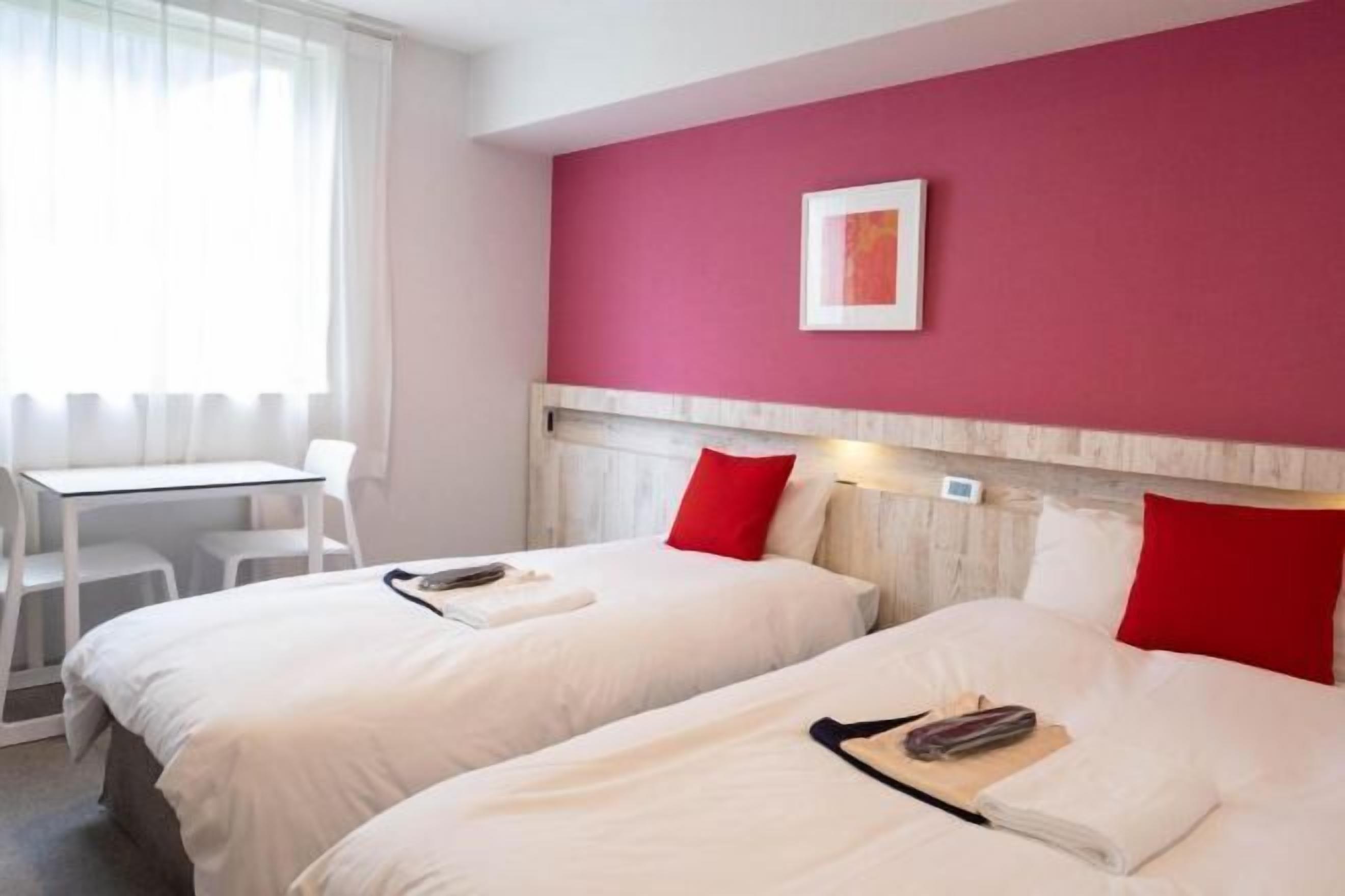 Down comforters, in-room safe, blackout drapes, free WiFi