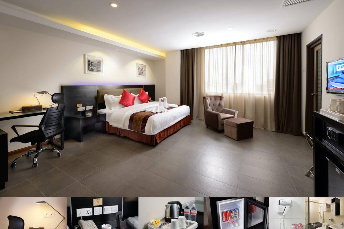 business room, 1 king bed | minibar, in-room safe, desk, iron/ironing board