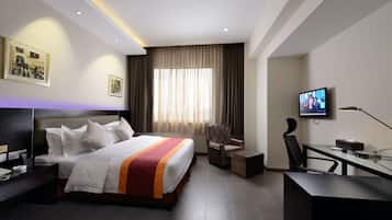 Chambre Deluxe, 1 trĂšs grand lit | Minibar, coffres-forts dans les chambres, bureau