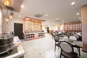 Desayuno buffet todos los días (con cargo)