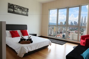 Studio (KLCC View) | Individually decorated, individually furnished, desk, blackout drapes - Panda Residences at Regalia (Kuala Lumpur)