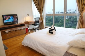 Deluxe Double Room, 2 Bedrooms, Kitchen, City View | Individually decorated, individually furnished, desk, blackout drapes