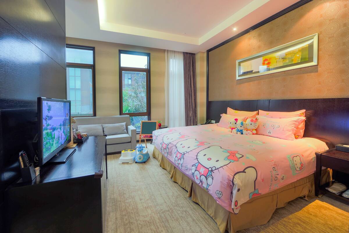 ห้องแฟมิลี่ | มินิบาร์, ตู้นิรภัยในห้องพัก, โต๊ะทำงาน, ผ้าม่านกันแสง