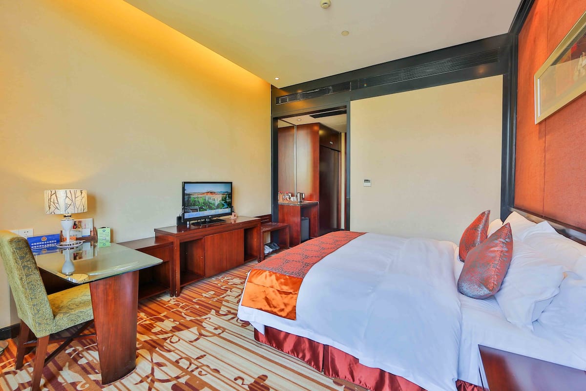 Minibar, in-room safe, desk, blackout curtains