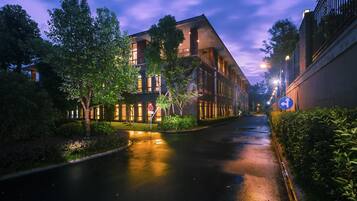 المنشأة من الخارج