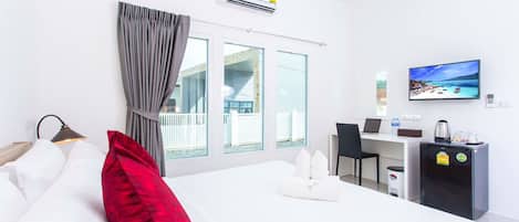 Habitación Deluxe | Artículos del minibar gratis y caja de seguridad en la habitación
