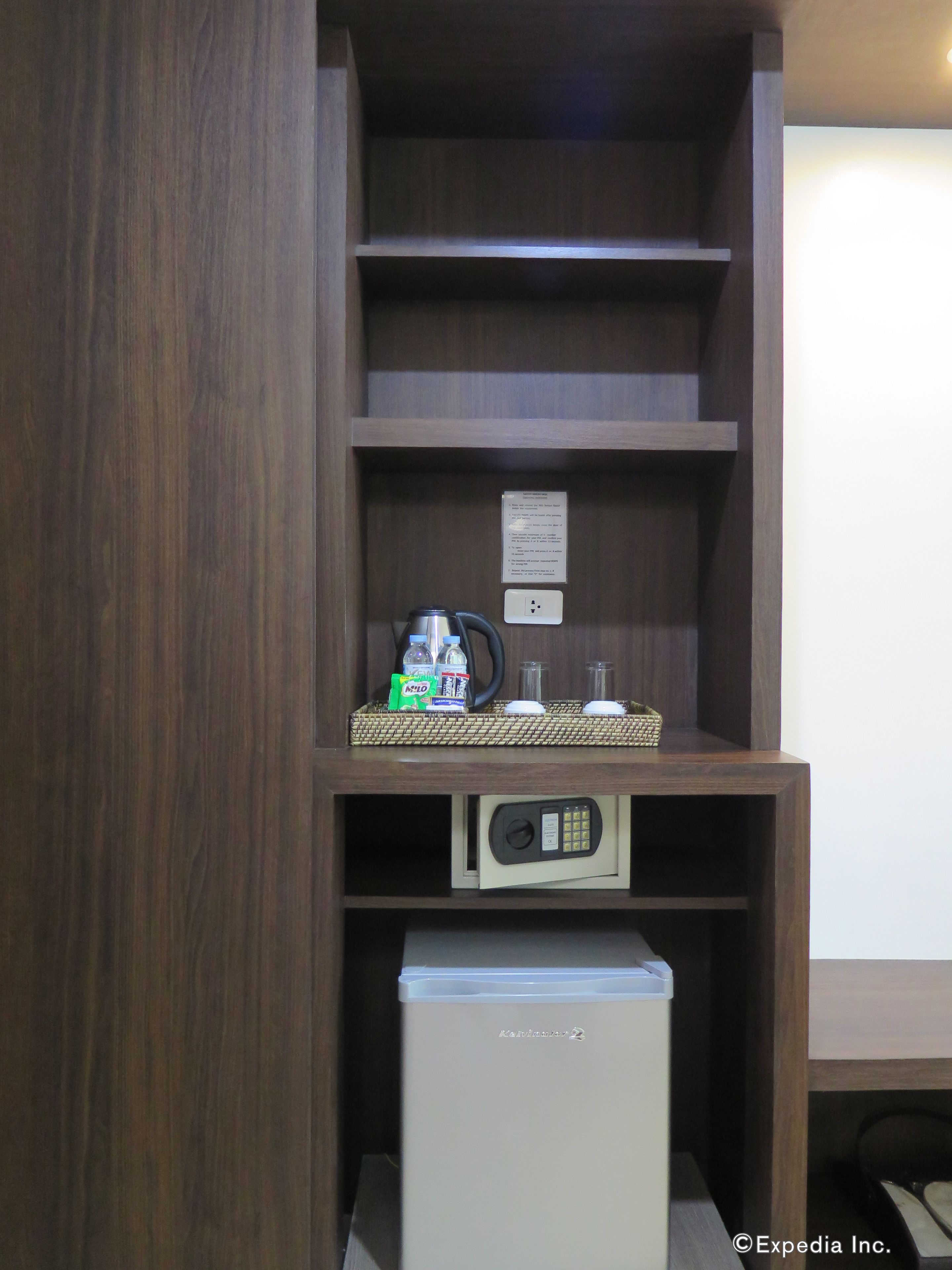 standard twin room | safe