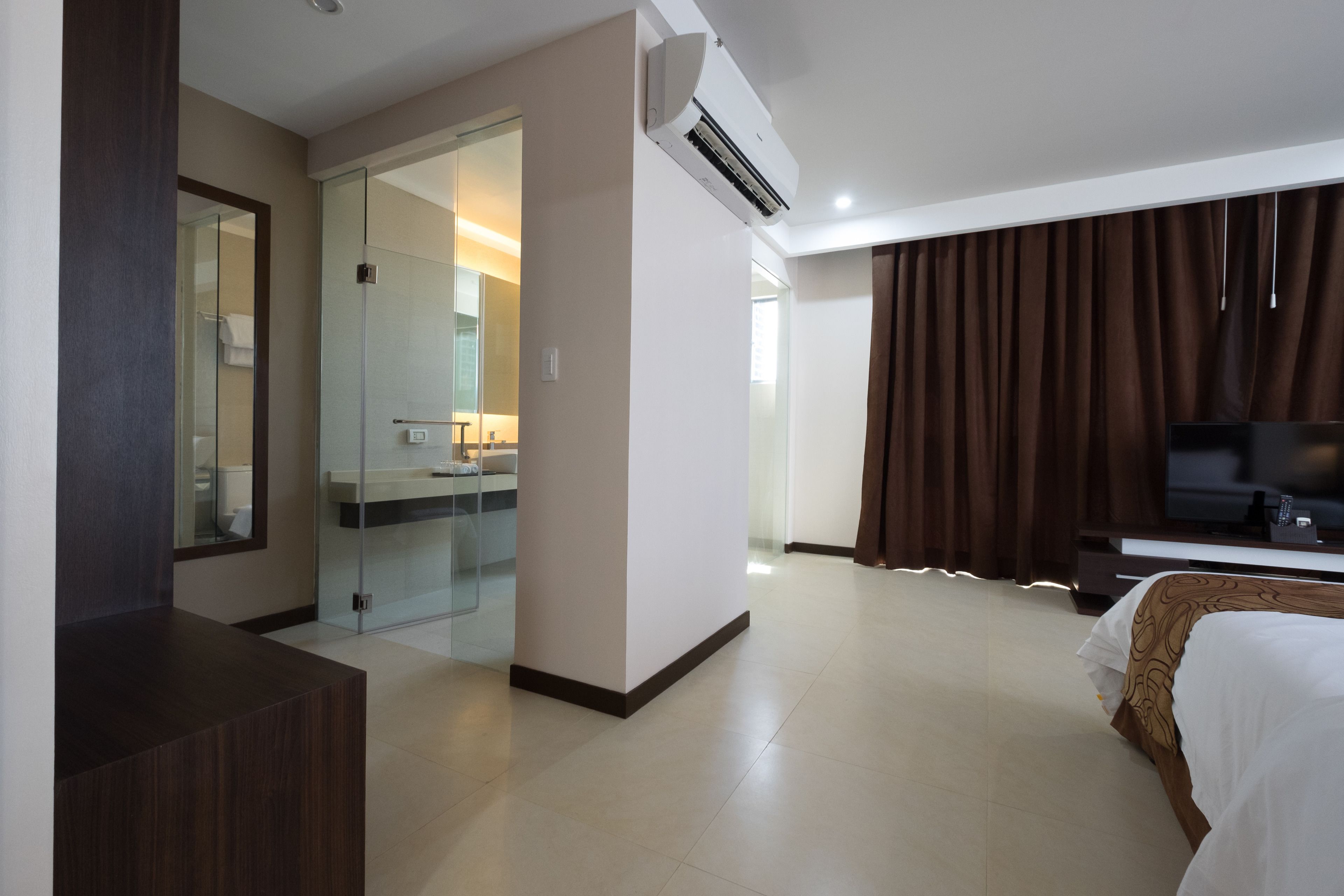 Suite | Bad | Dusj, toalettartikler (inkludert), hårføner og tøfler