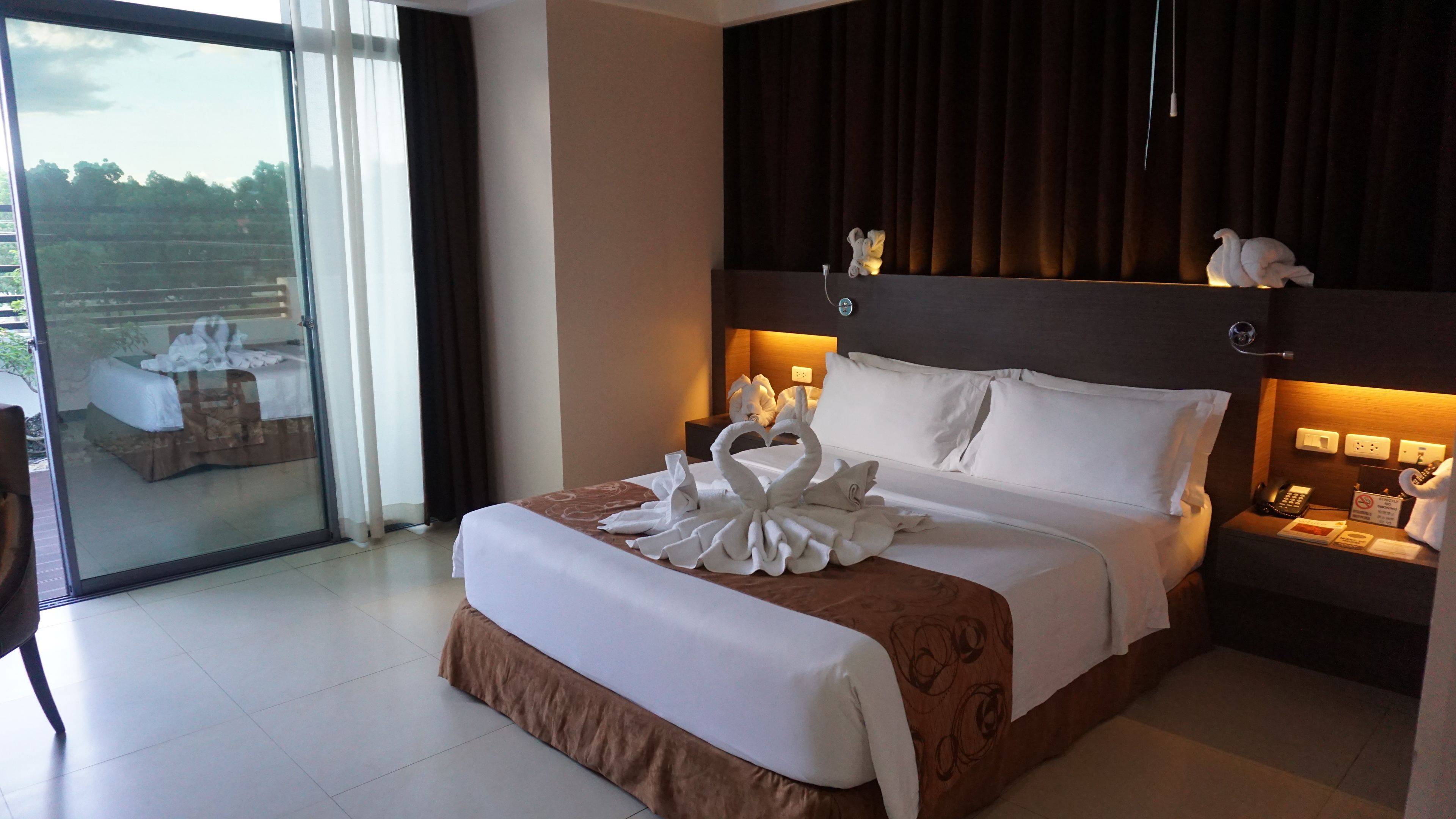 deluxe double room, terrace | 1 bedroom, minibar, in-room safe, desk