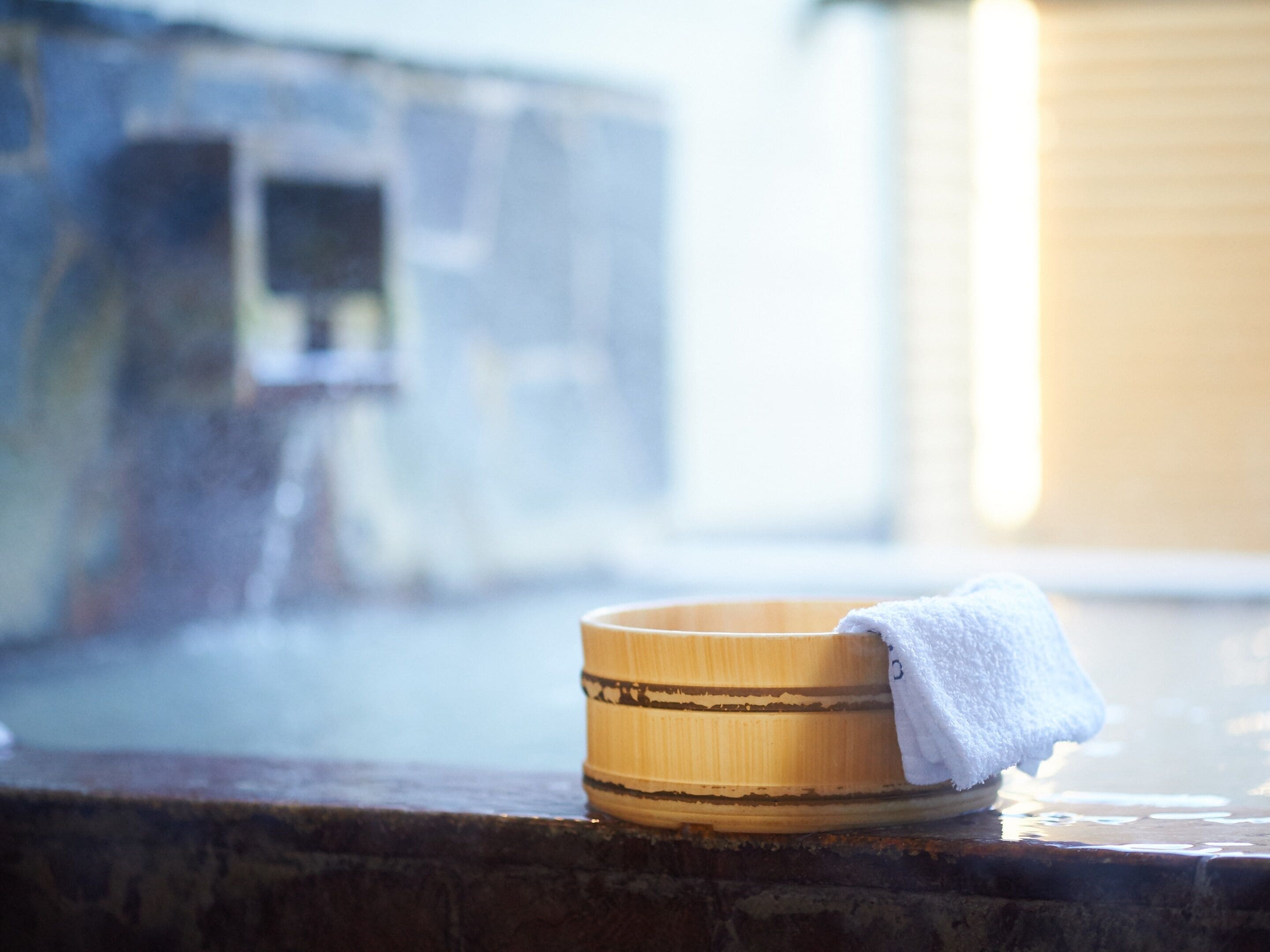 Separate bathtub and shower, spring water bathtub, free toiletries