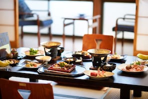 Breakfast and dinner served - Gorakan (Hakone)