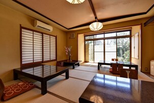 Se sirven desayunos, cenas y cocina japonesa 