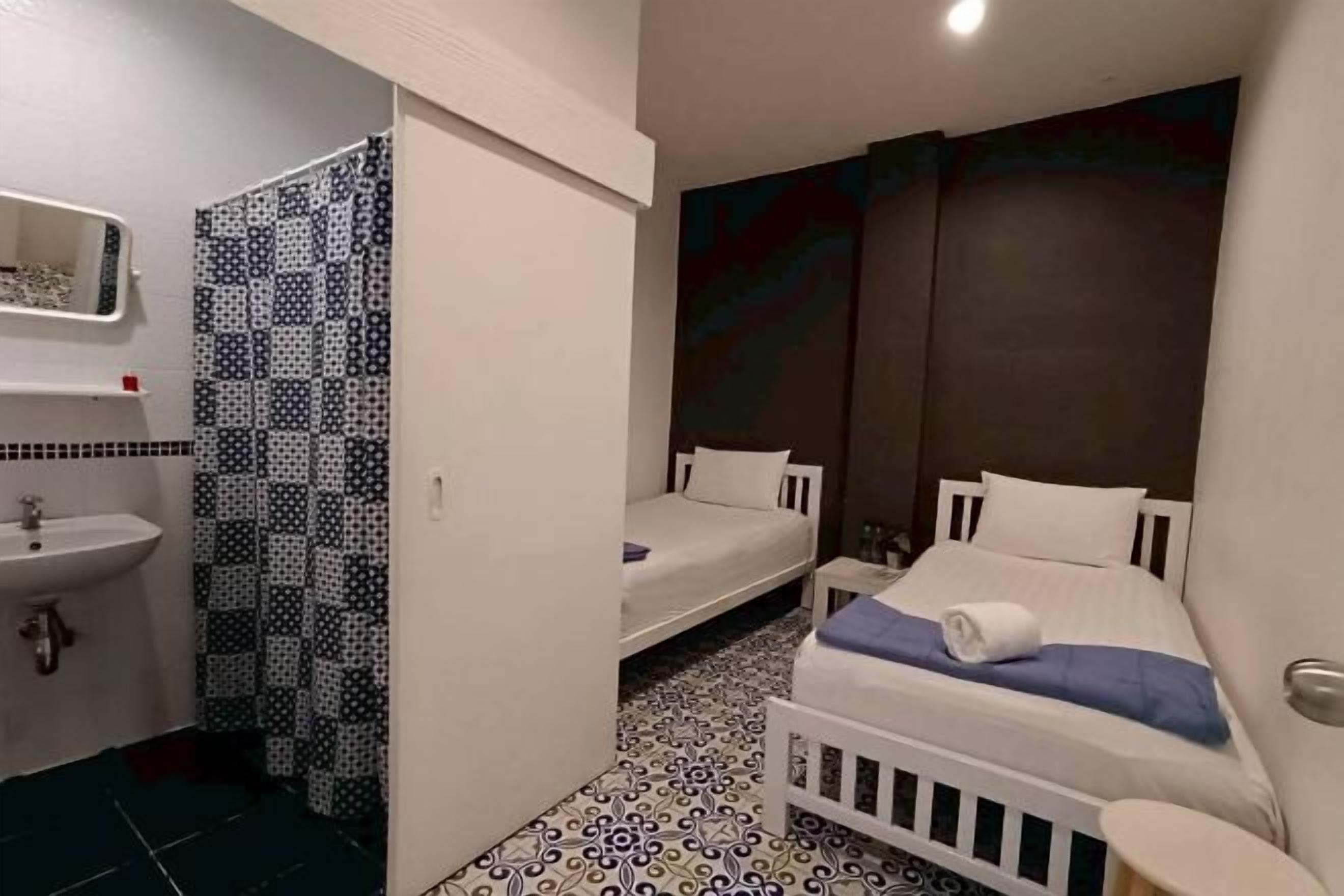 Free WiFi, bed sheets