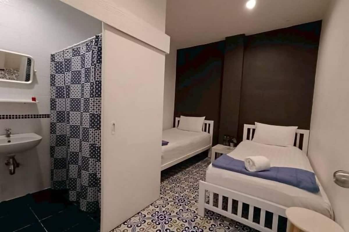 Free WiFi, bed sheets