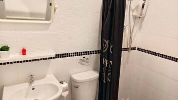 Basic Twin Room | Bathroom | Shower