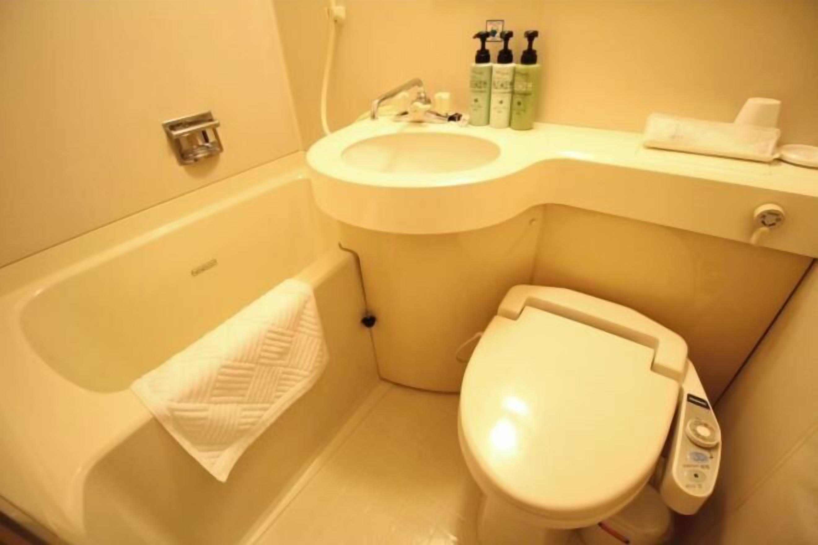 Duş/küvet kombinasyonu, ücretsiz banyo/kozmetik ürünleri 