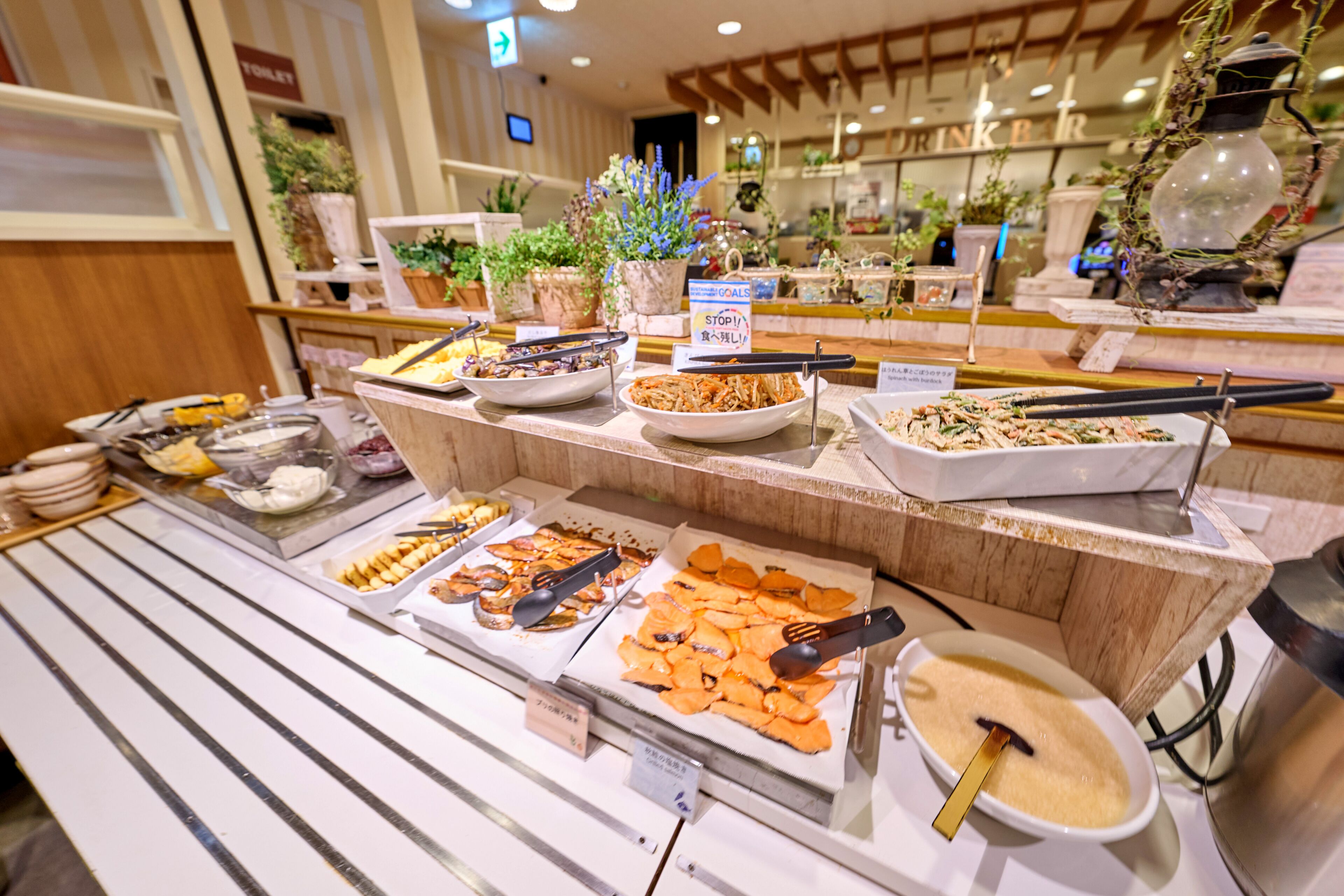 Daily buffet breakfast for a fee